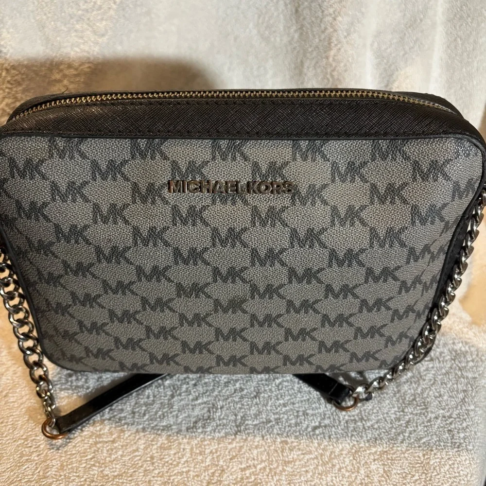 COPY - Michael korss jet set east to west crossbody large logo bag
